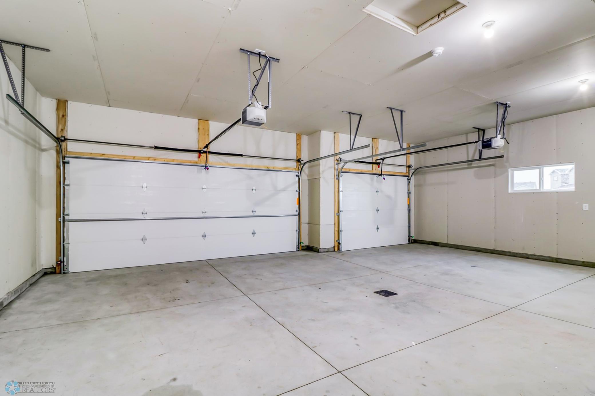 Garage1_1.jpg