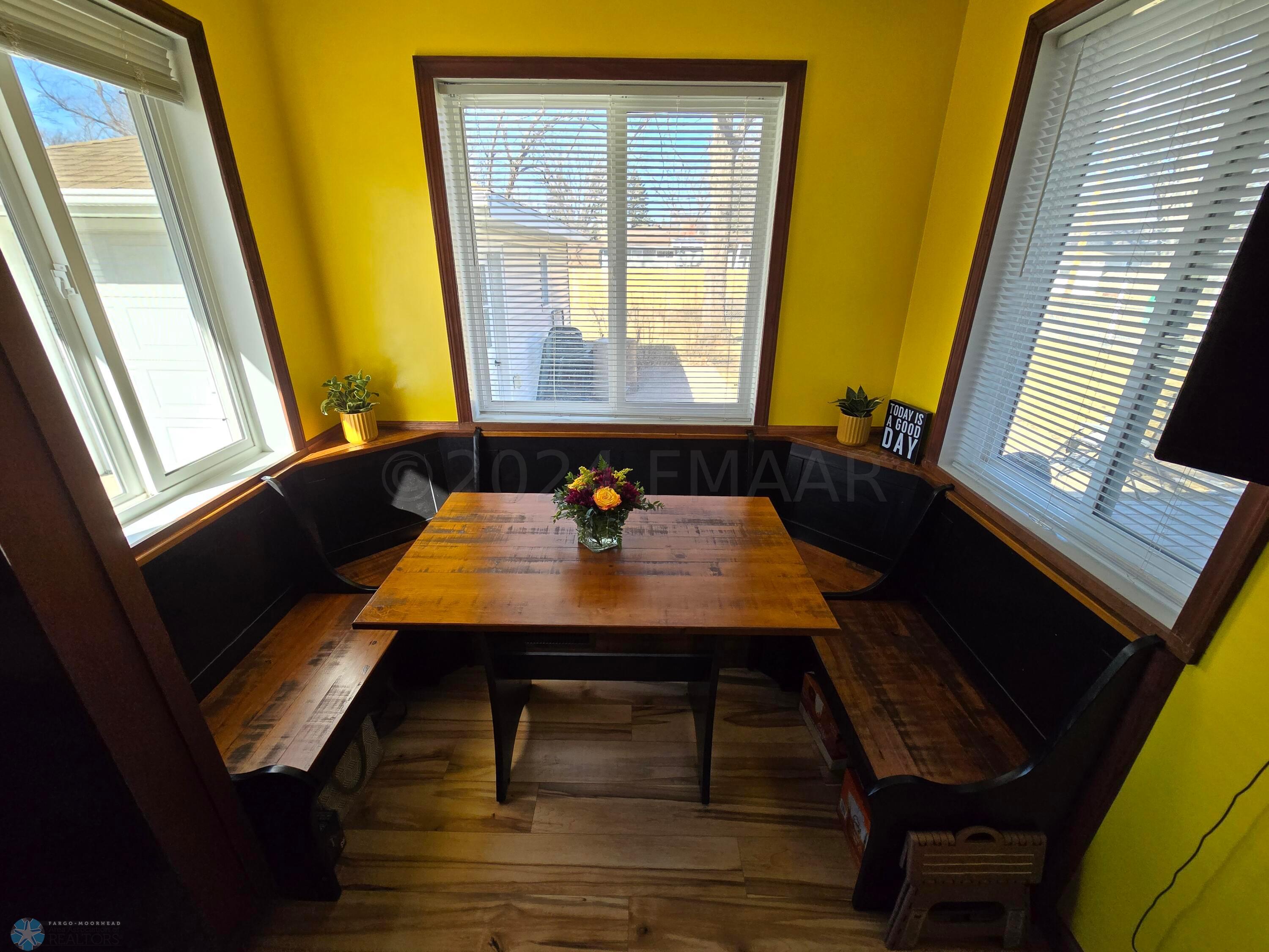 Breakfast Nook b
