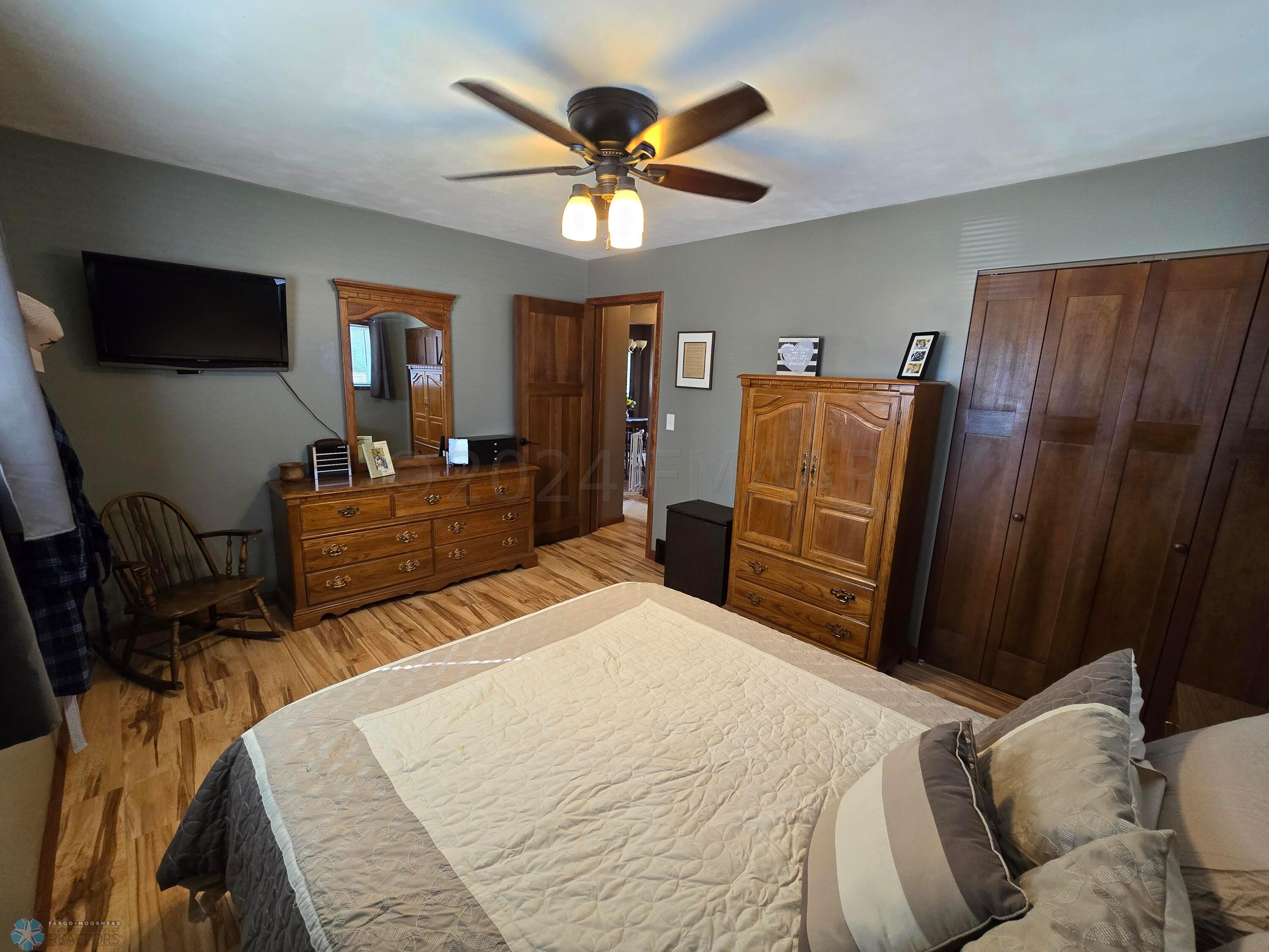 Mstr. bed