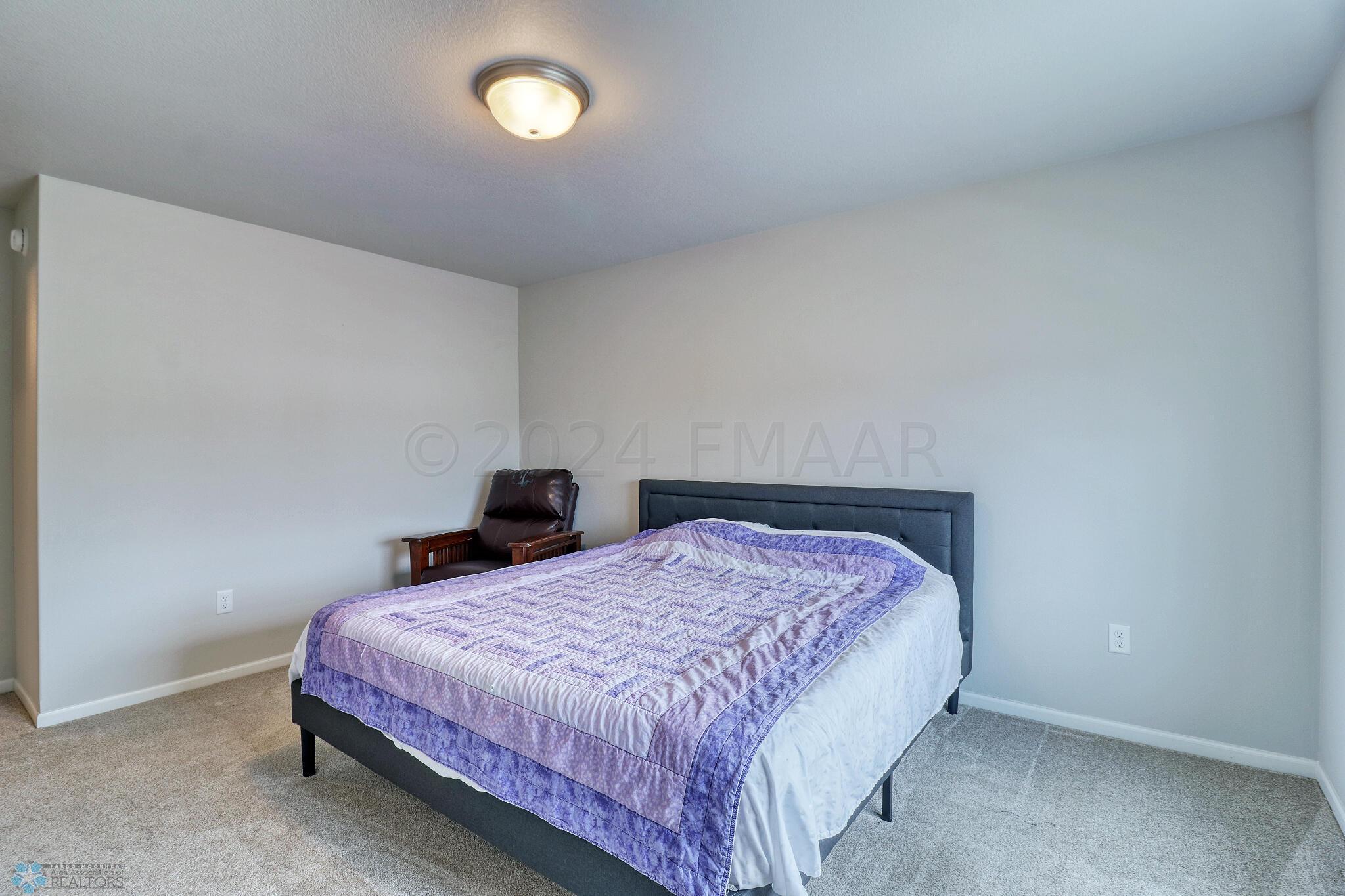 Primary Bedroom1_2
