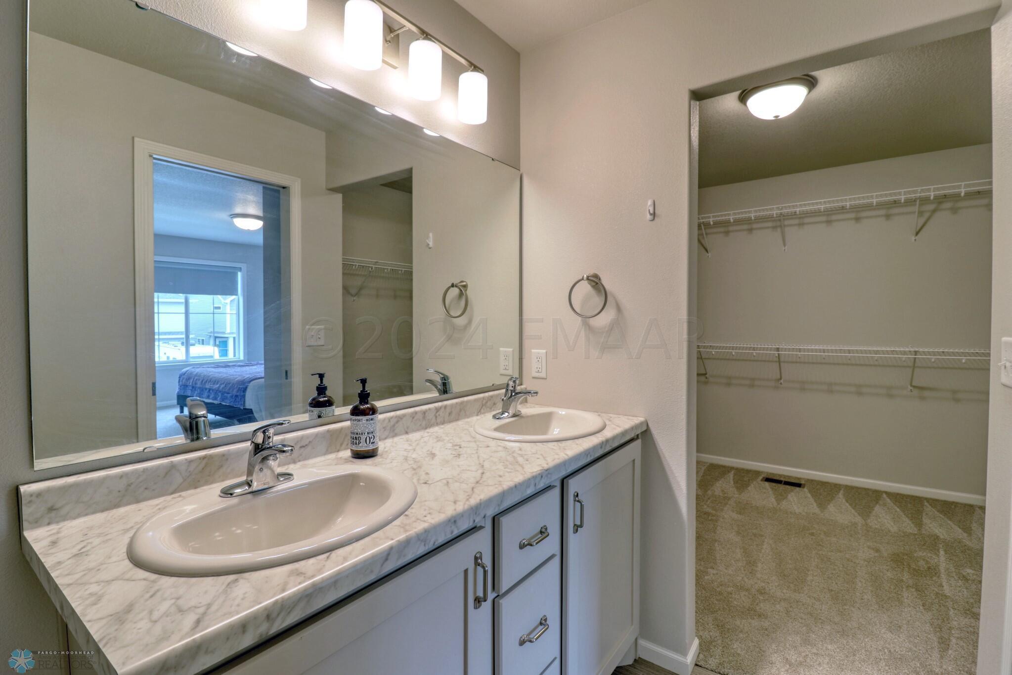 Master Bathroom1_2