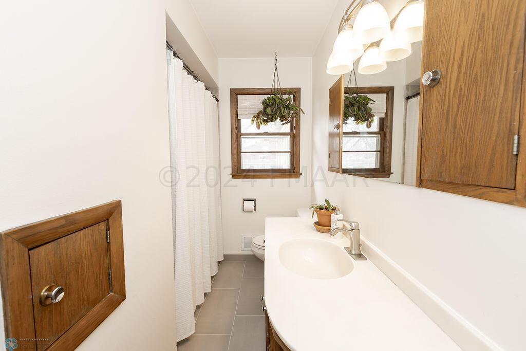 Main Floor Full Bath