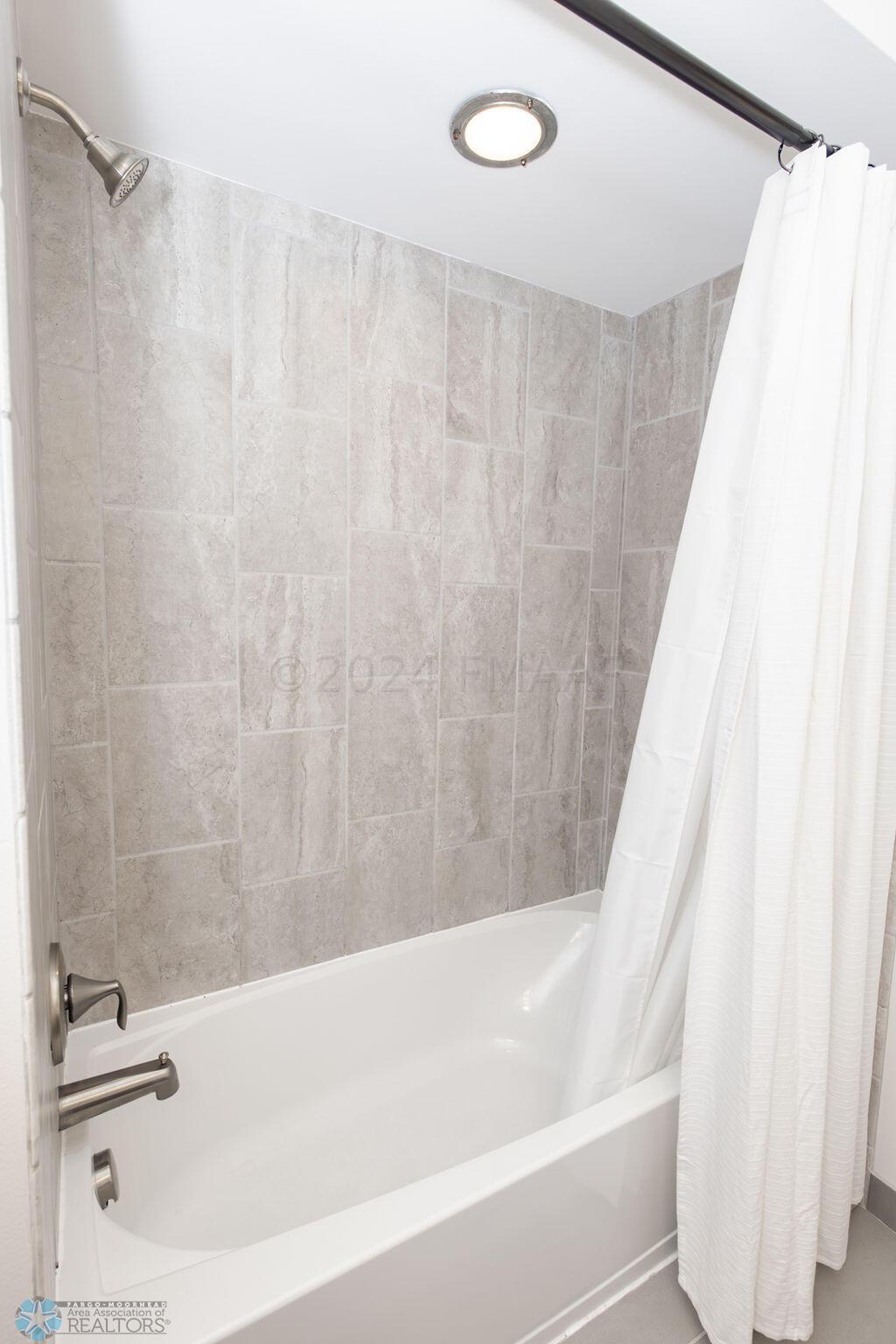Main Floor Full Bath