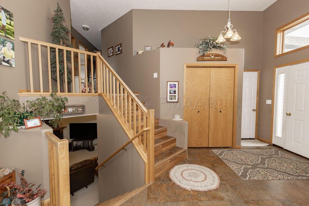 Entryway/ Foyer