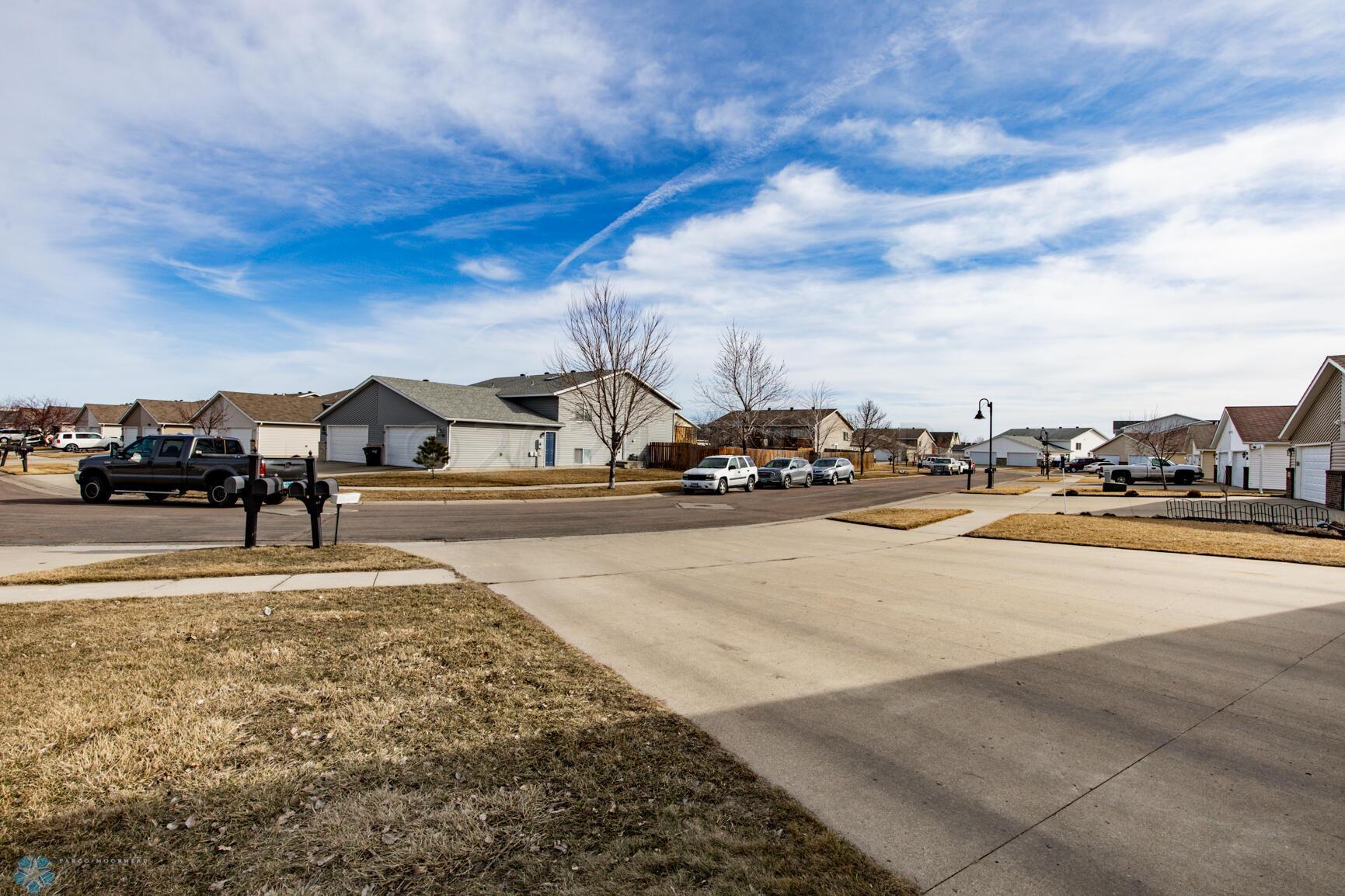 Driveway/Neighborhood