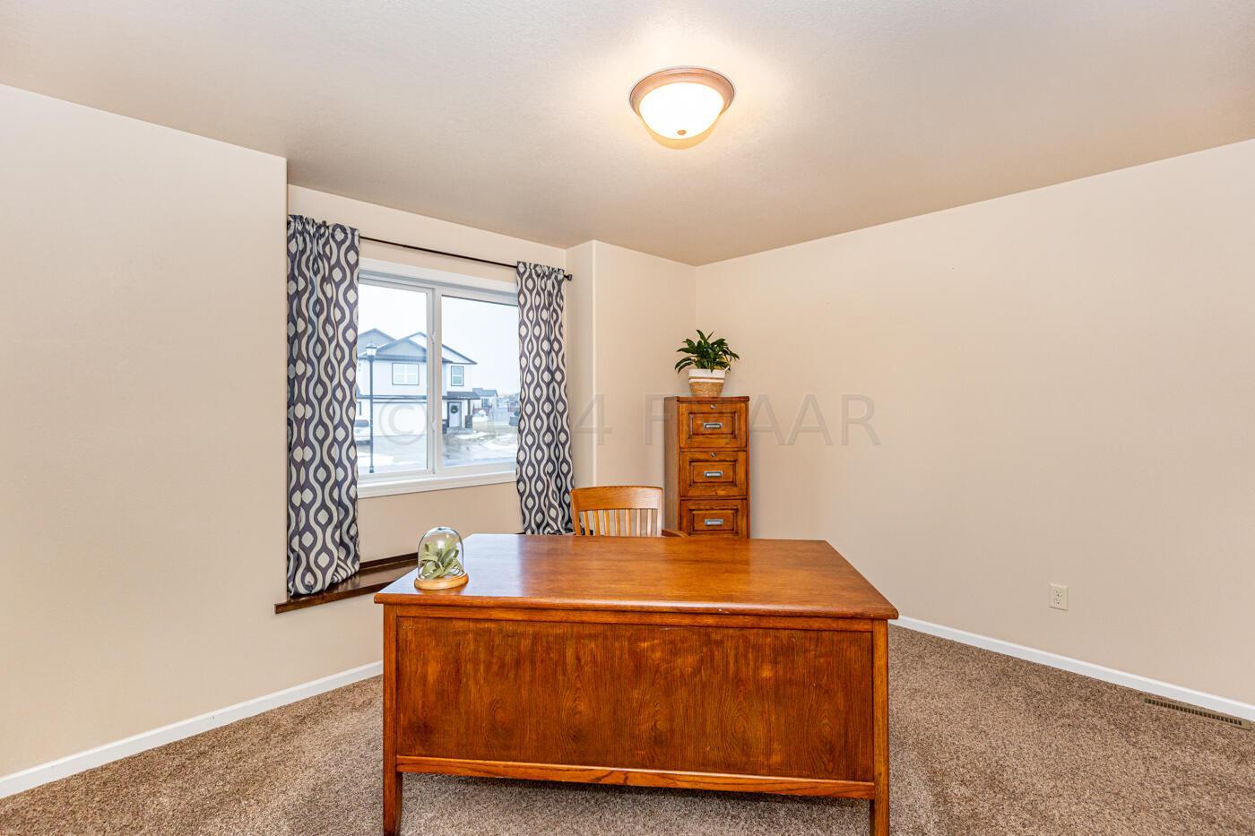 Bedroom/Office