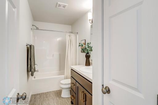 Photo for 1236 JILL Drive W, West Fargo, ND 58078 - Listing #7427748 1236 JILL Drive W, West Fargo, ND 58078