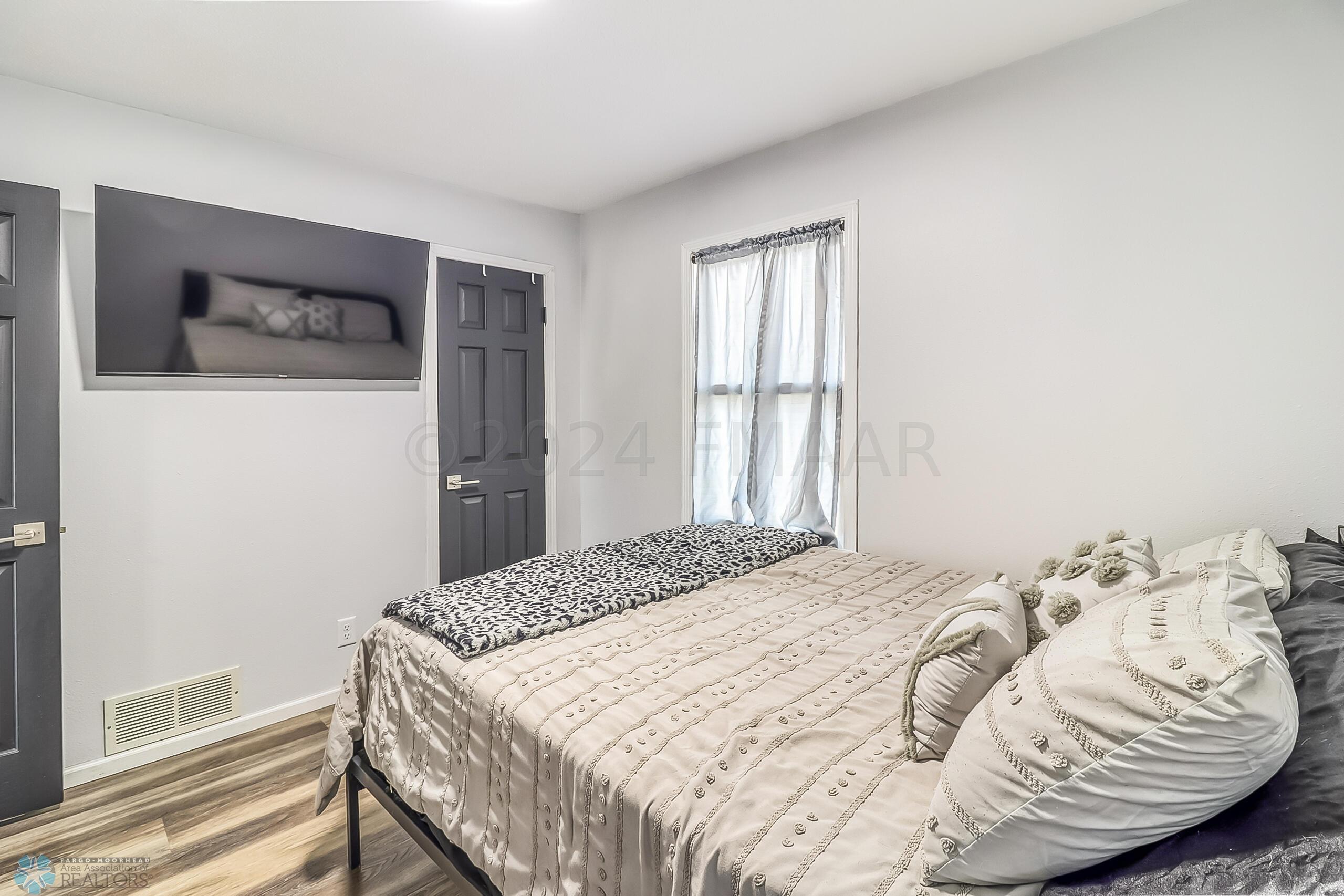 Bedroom1 (2)