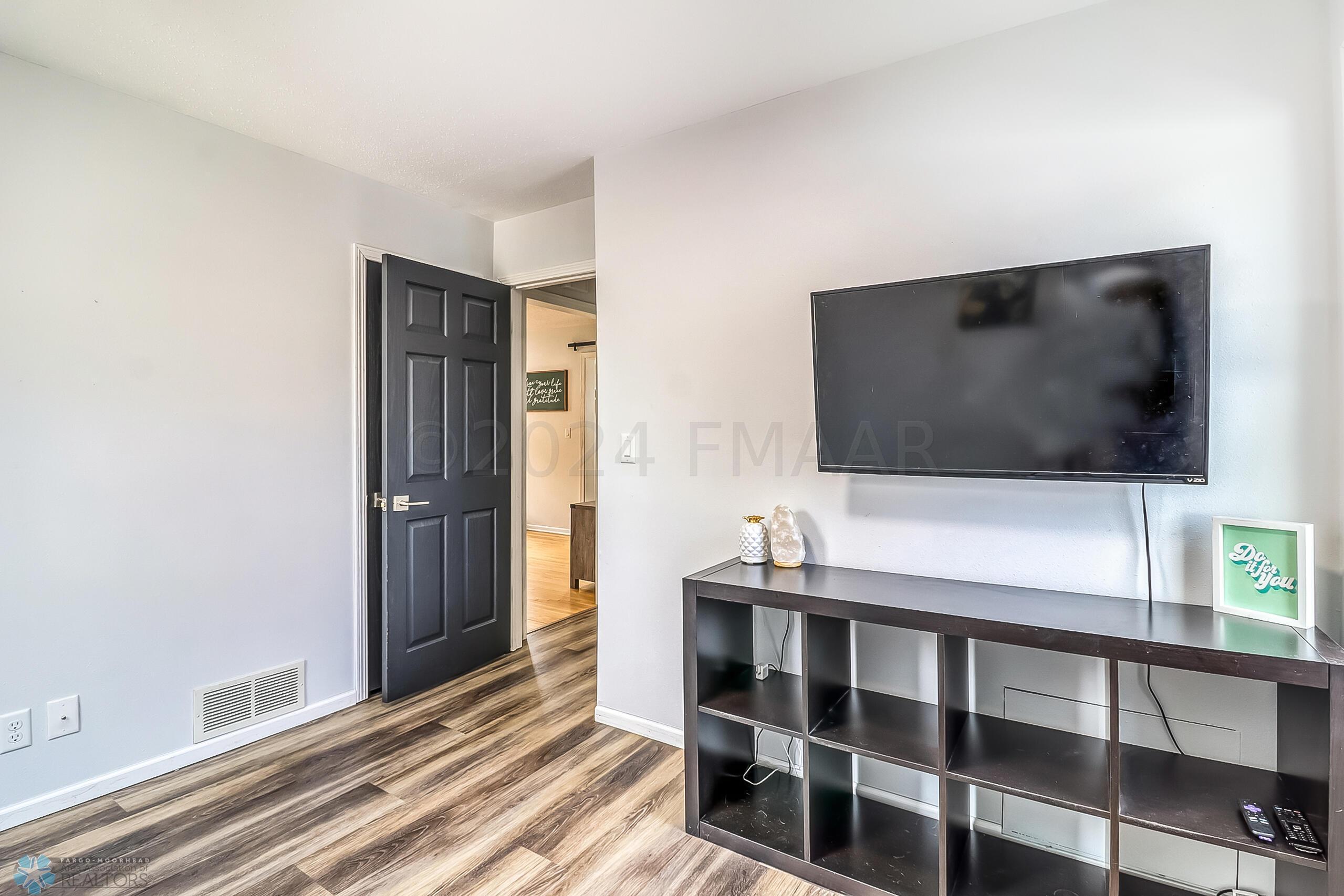 Bedroom2 (2)