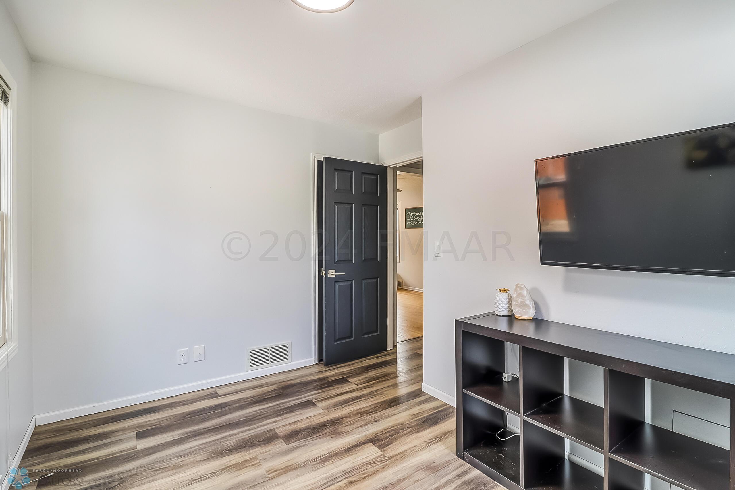 Bedroom2 (3)
