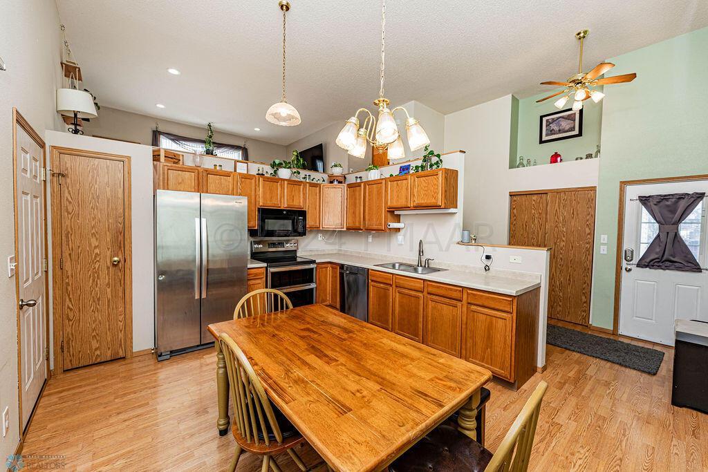Dining Area & Kitchen