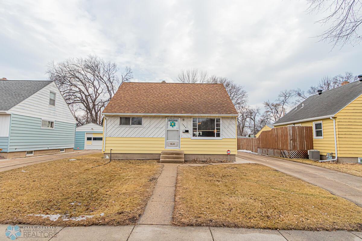 1446 14 1_2 St S, Fargo, ND 58103-35