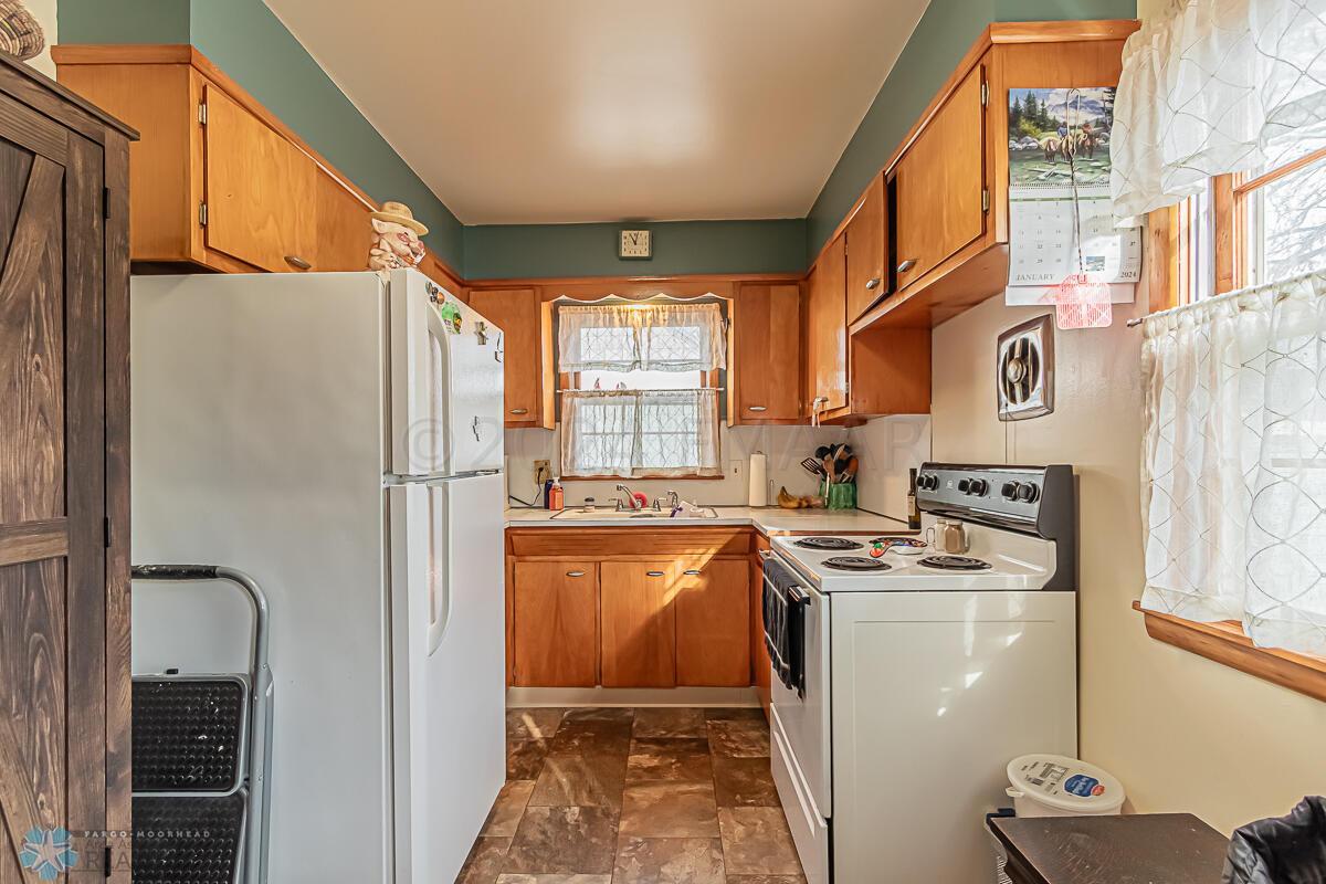 1446 14 1_2 St S, Fargo, ND 58103-13