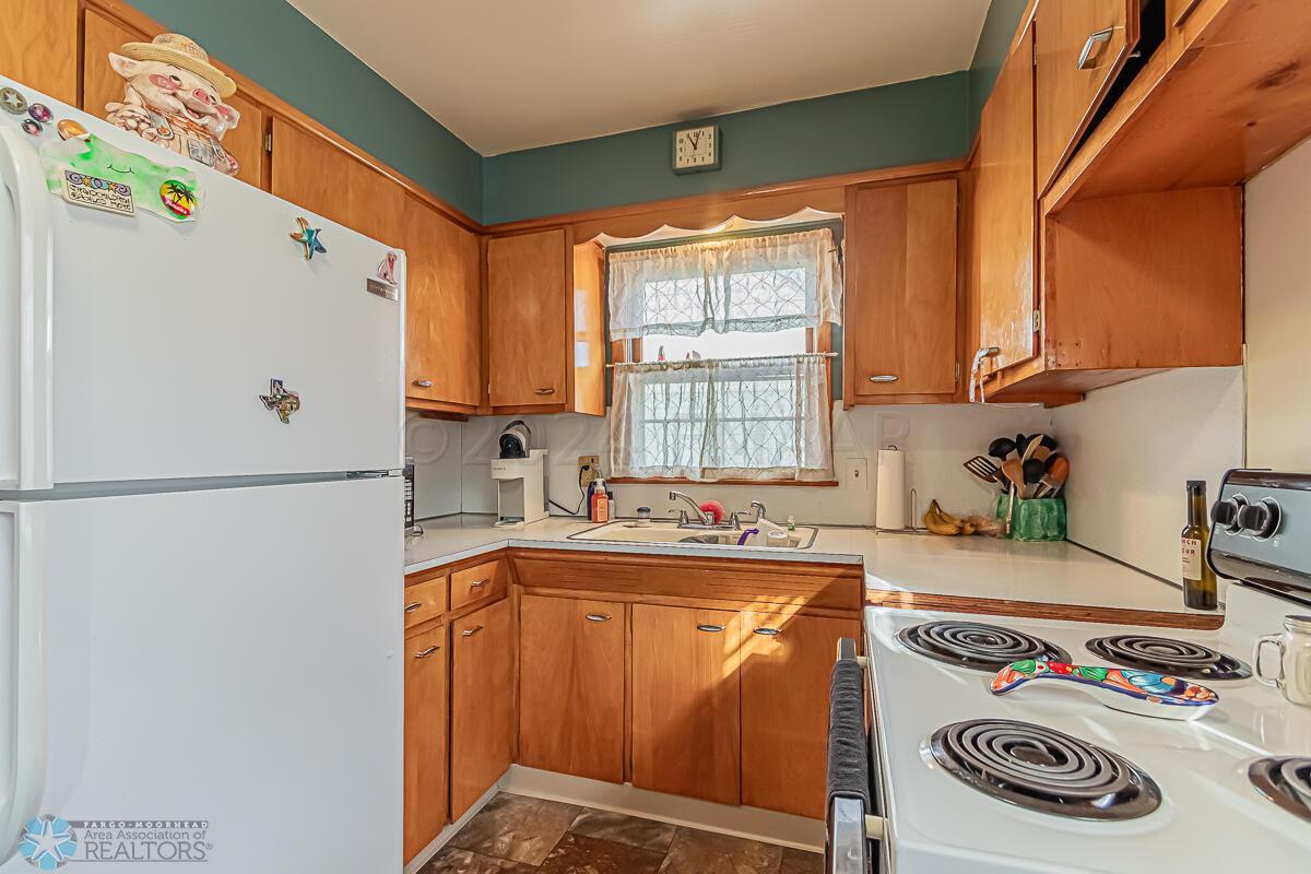 1446 14 1_2 St S, Fargo, ND 58103-14