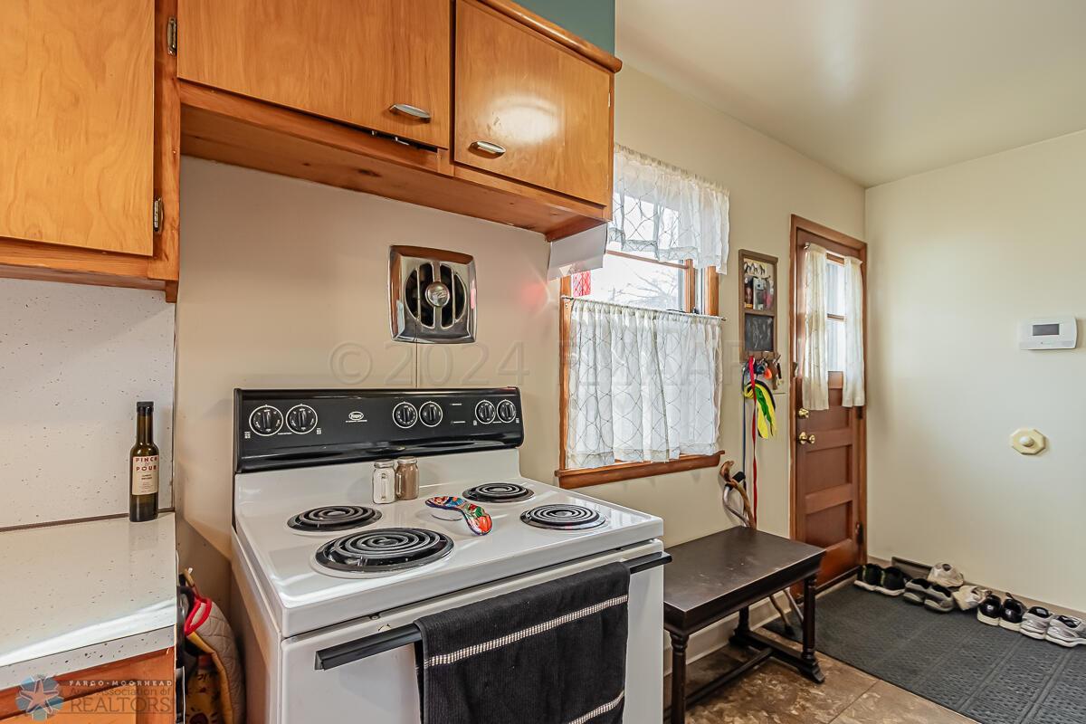 1446 14 1_2 St S, Fargo, ND 58103-16