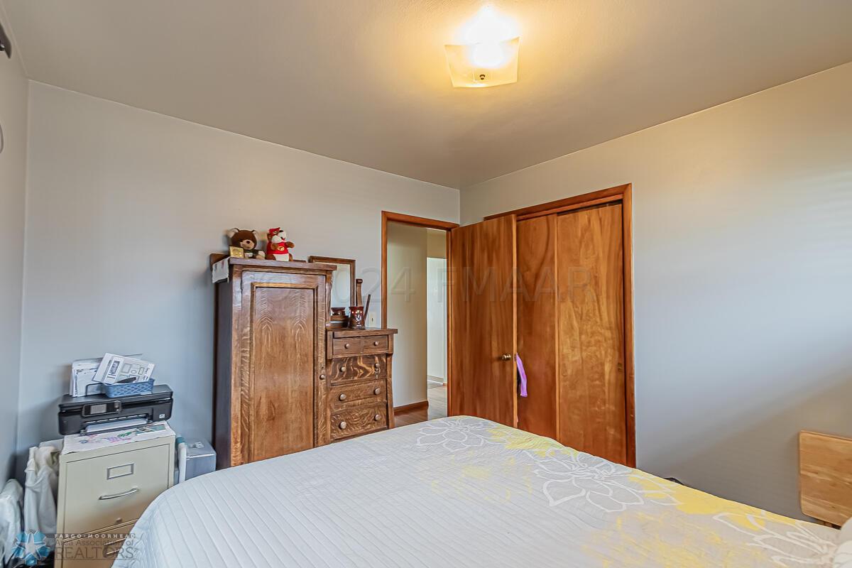 1446 14 1_2 St S, Fargo, ND 58103-11