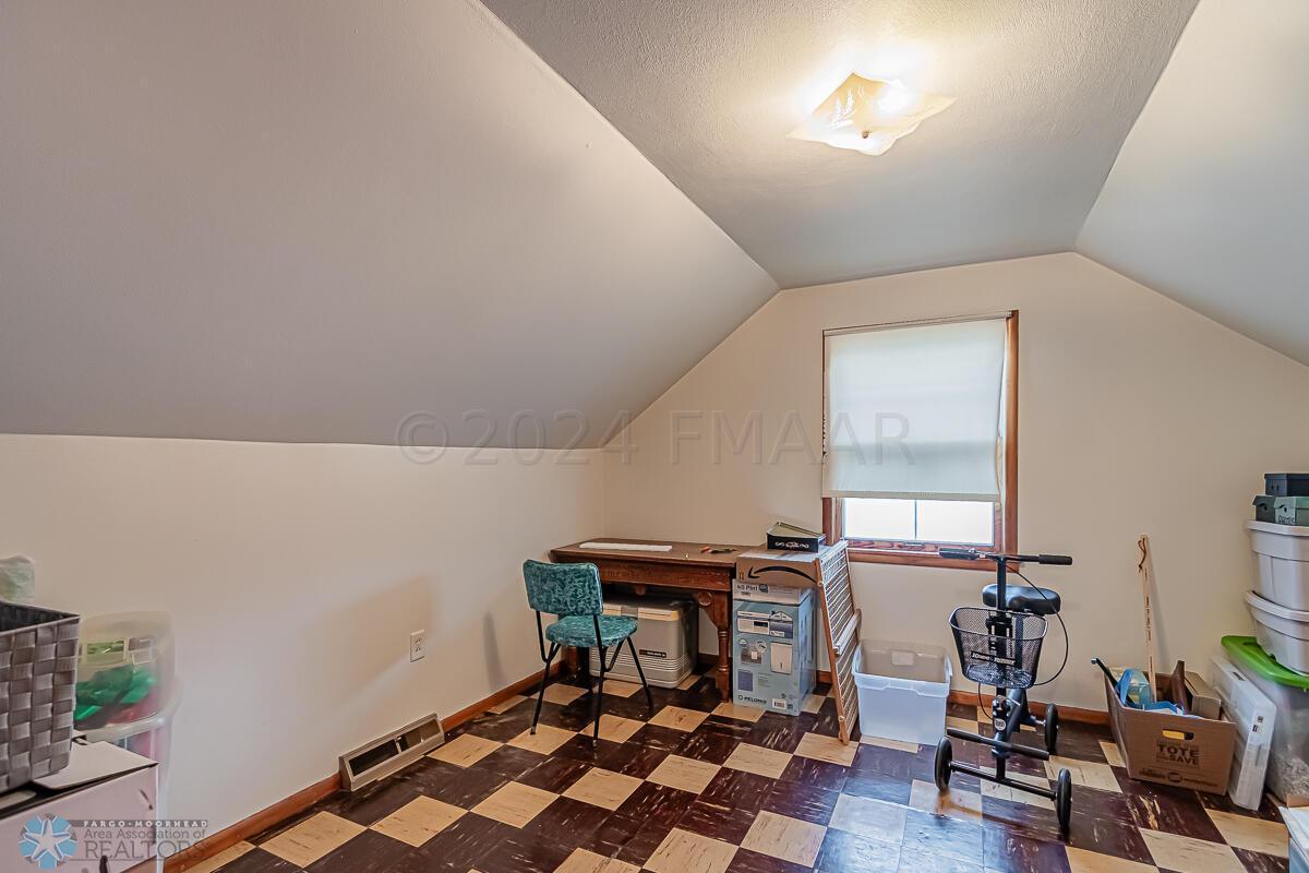 1446 14 1_2 St S, Fargo, ND 58103-26