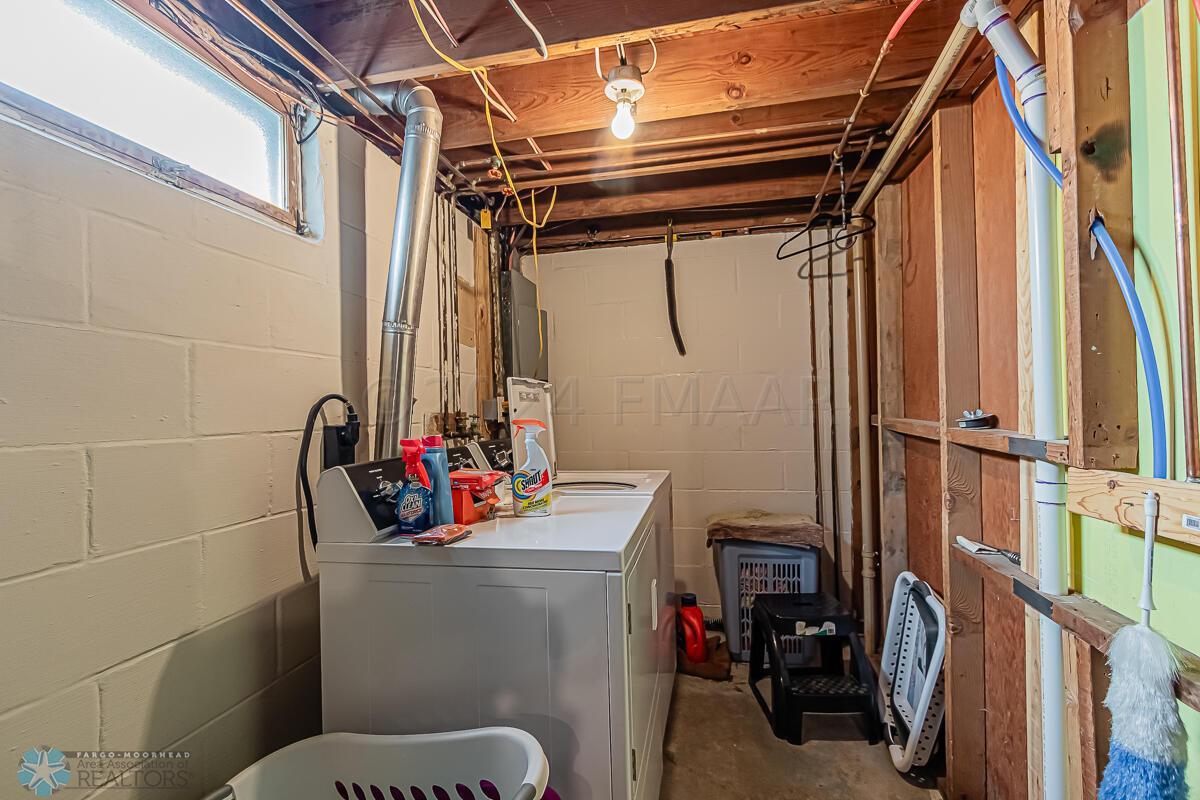 1446 14 1_2 St S, Fargo, ND 58103-08