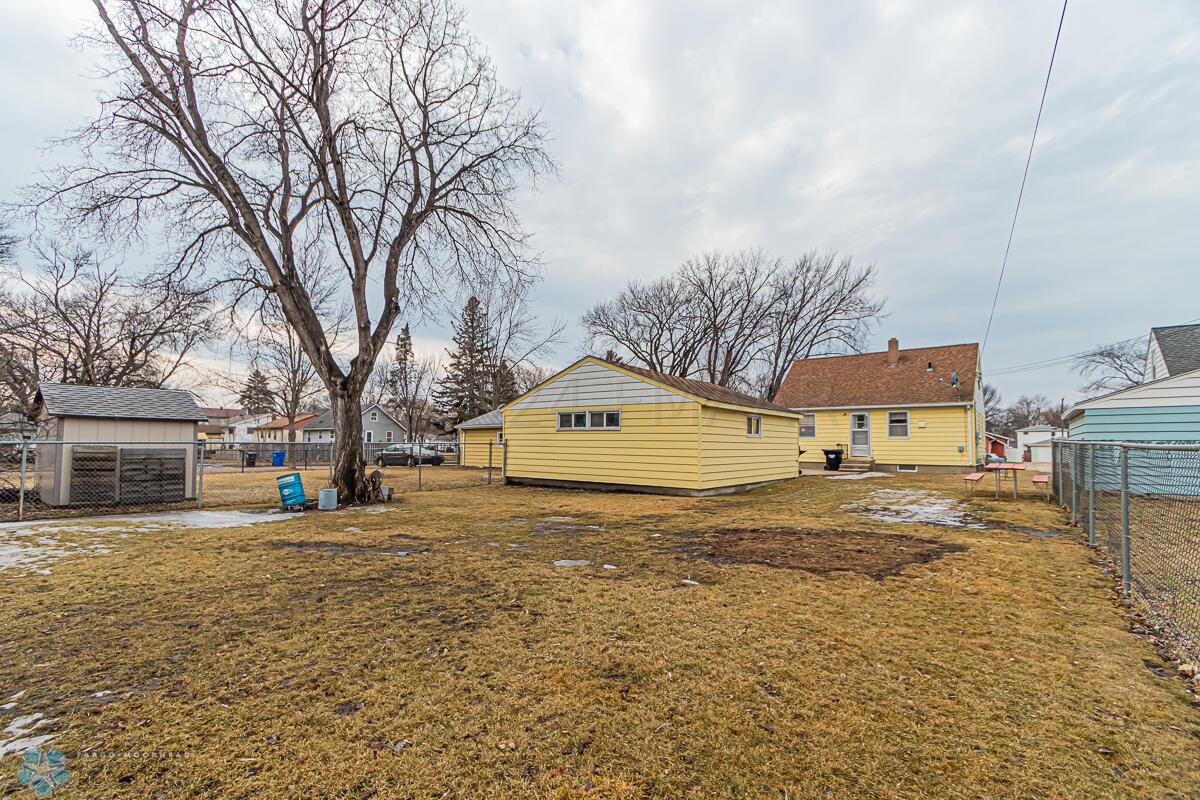 1446 14 1_2 St S, Fargo, ND 58103-29