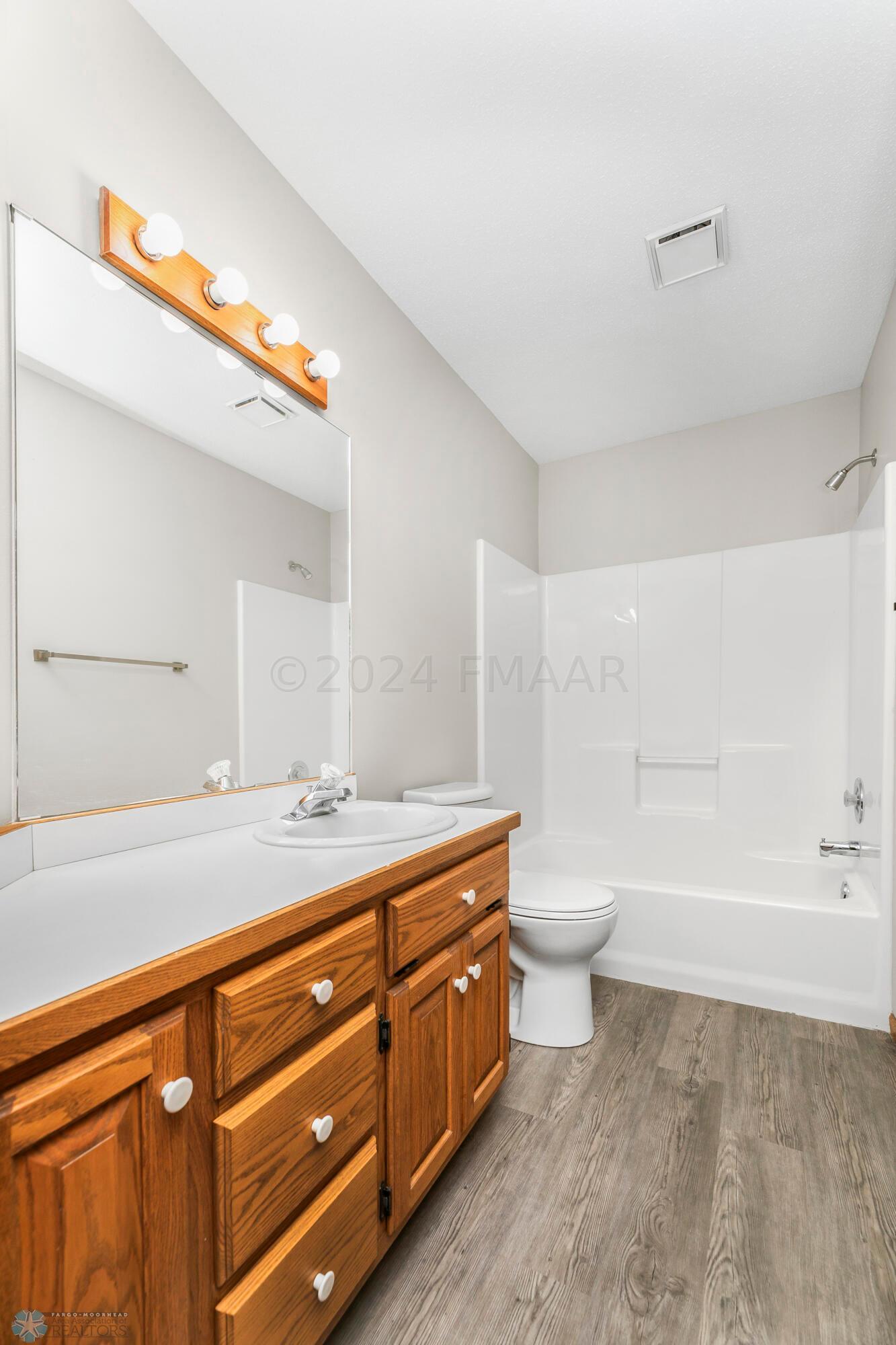 Upper Guest bath