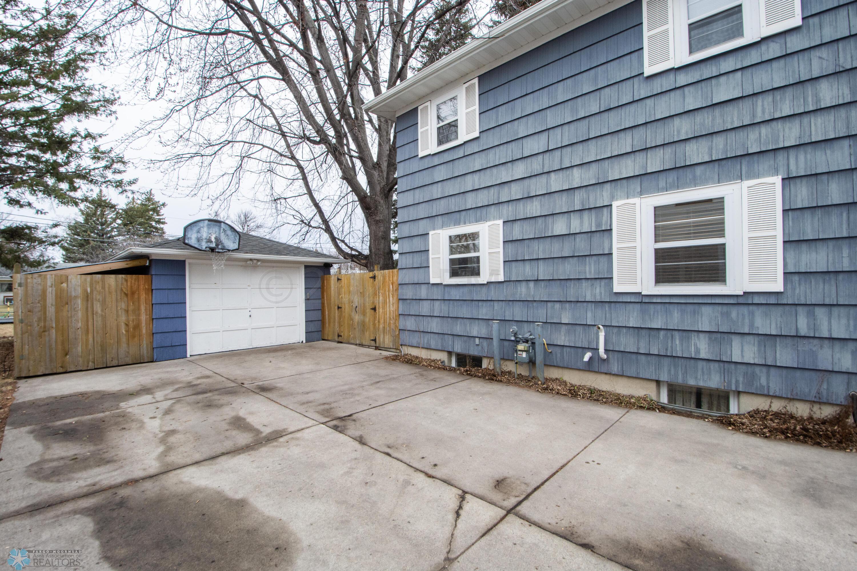 Driveway/garage