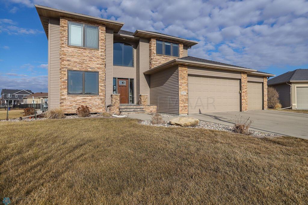 2317 39th St S, Moorhead