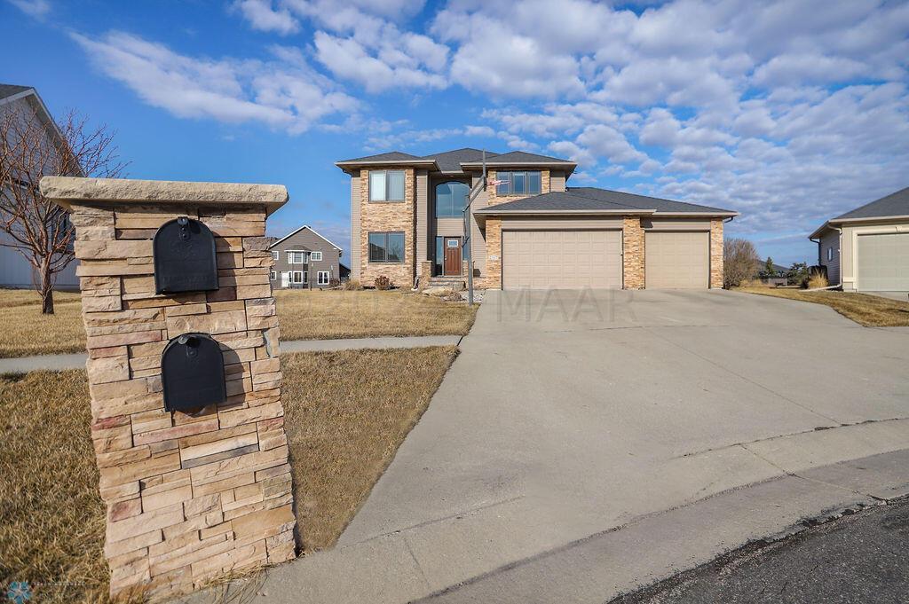 2317 39th St S, Moorhead
