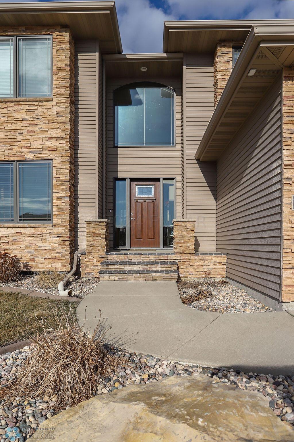 2317 39th St S, Moorhead