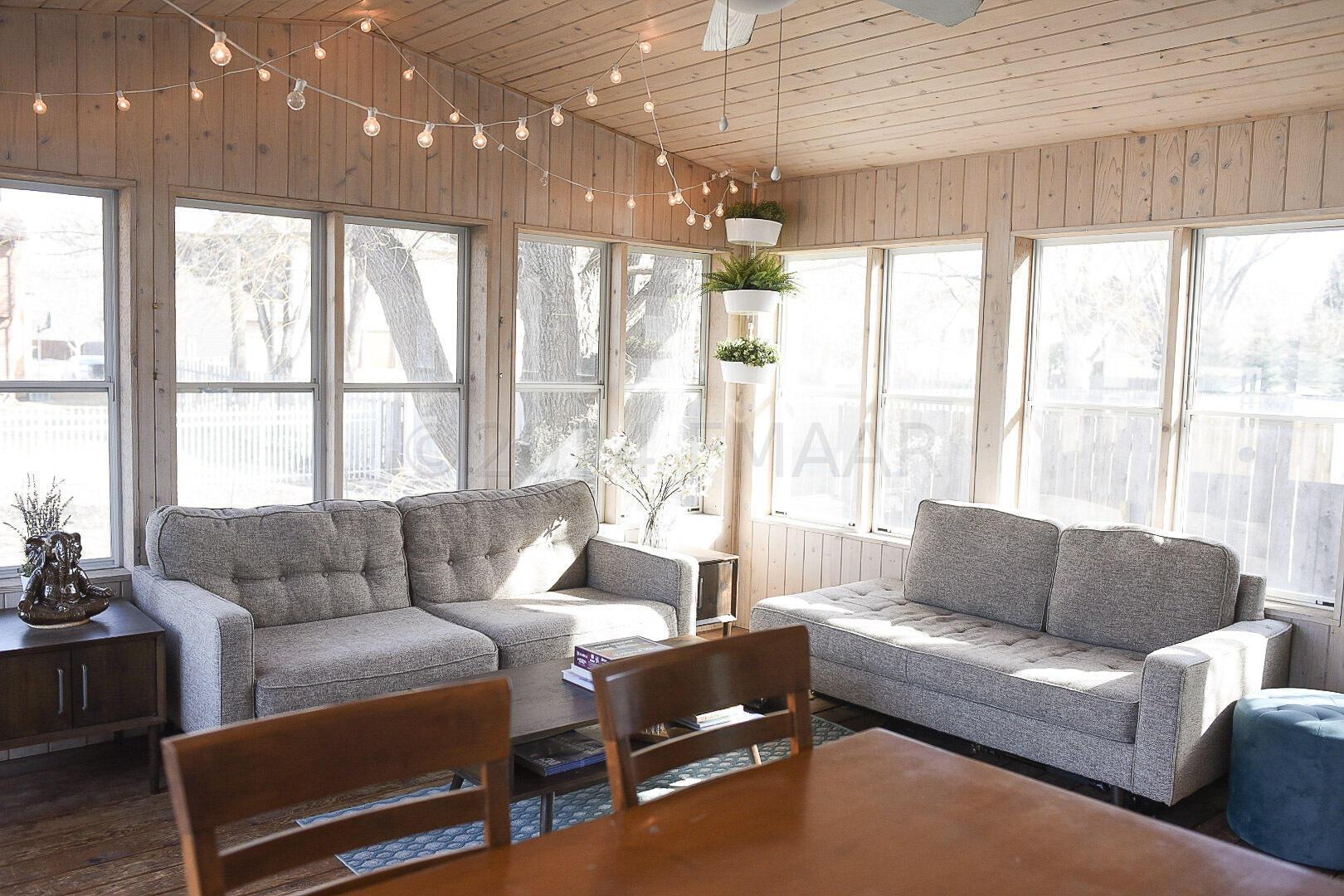 Daytime-3 Season Porch