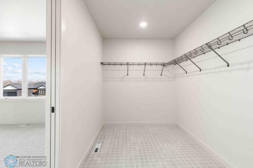 3056 PRAIRIE FARMS Circle S, Fargo, ND 58104
