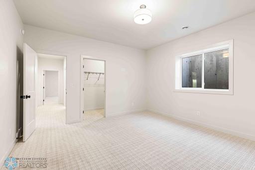 3056 PRAIRIE FARMS Circle S, Fargo, ND 58104
