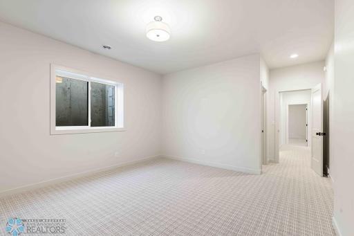 3056 PRAIRIE FARMS Circle S, Fargo, ND 58104