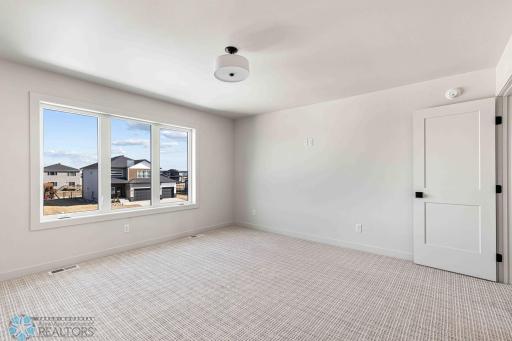 3056 PRAIRIE FARMS Circle S, Fargo, ND 58104