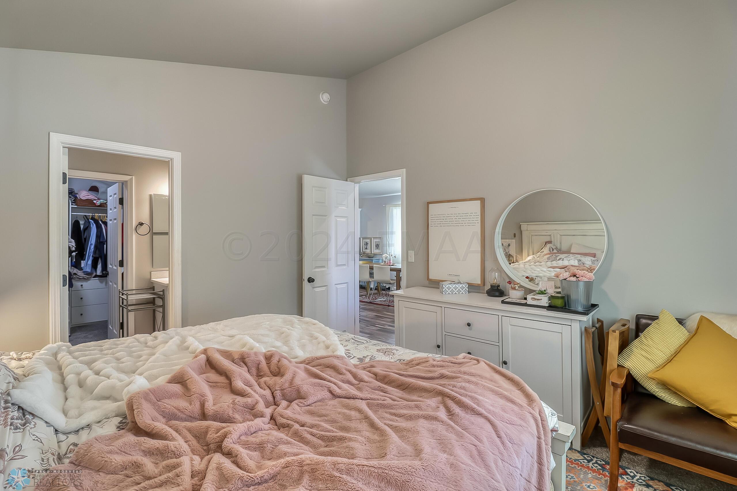 Primary Bedroom1_2