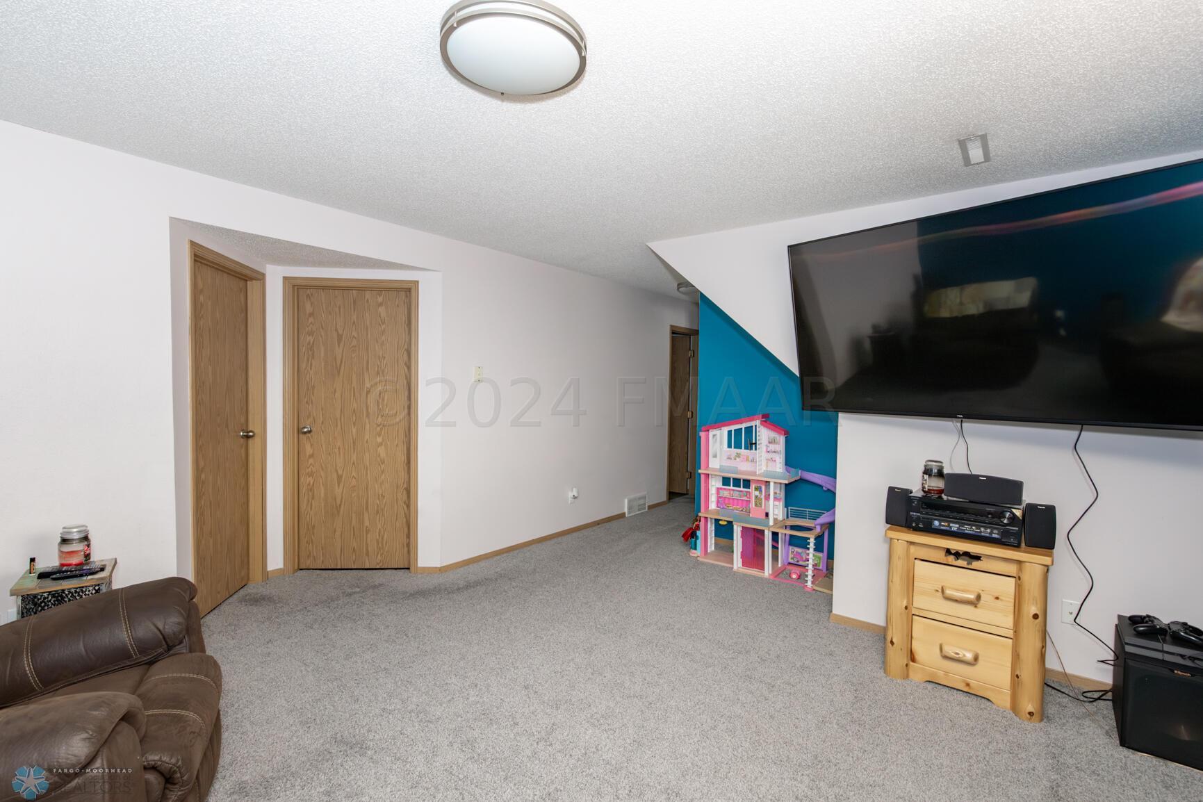 FamilyRoom3
