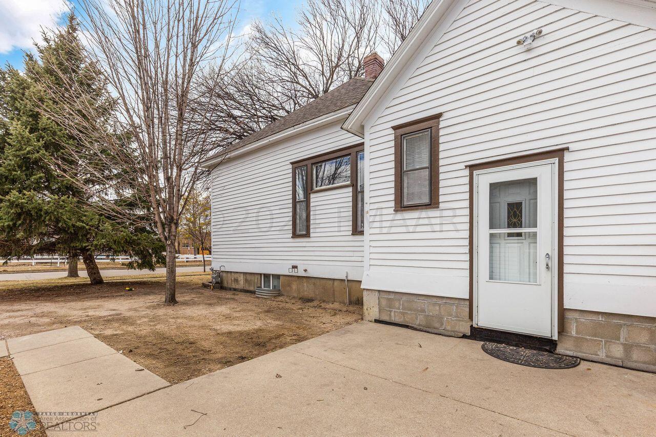 Side door/patio