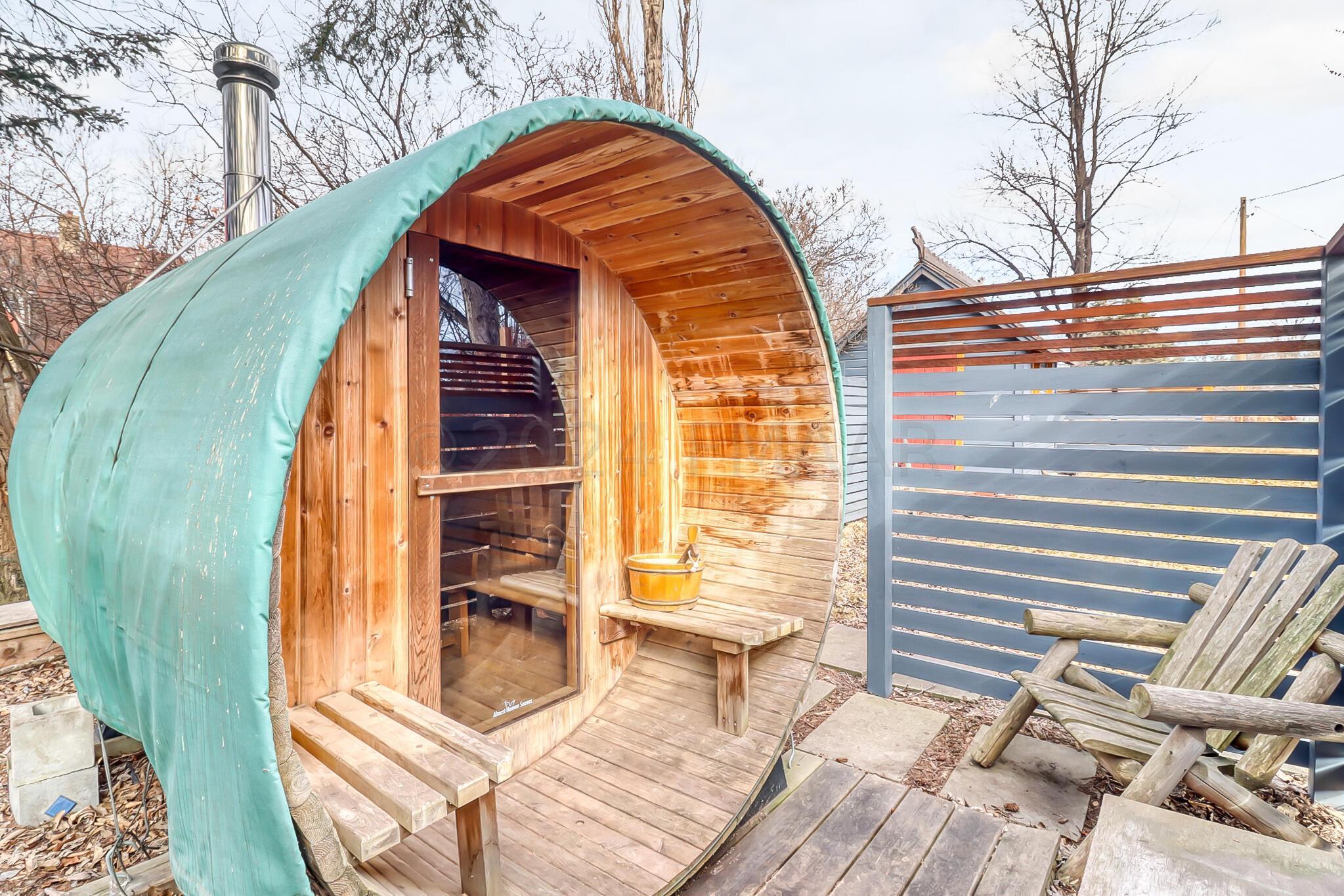 Backyard_Sauna1_2