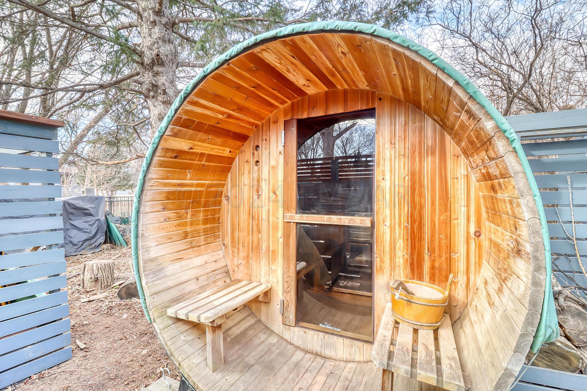 Backyard_Sauna1_3