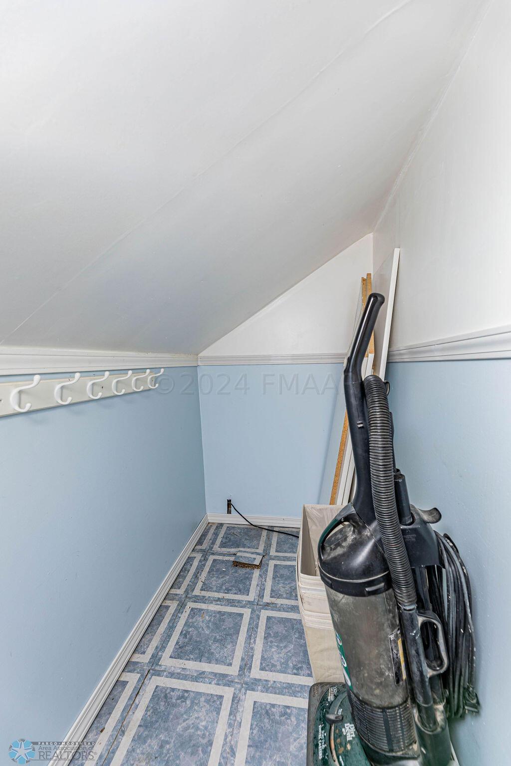 Upper Bath Storage Area