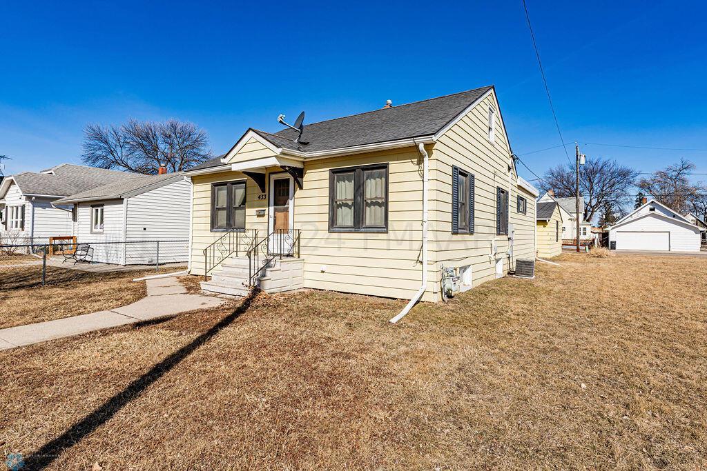 Cute 1.5 Story 2+ Stall Garage
