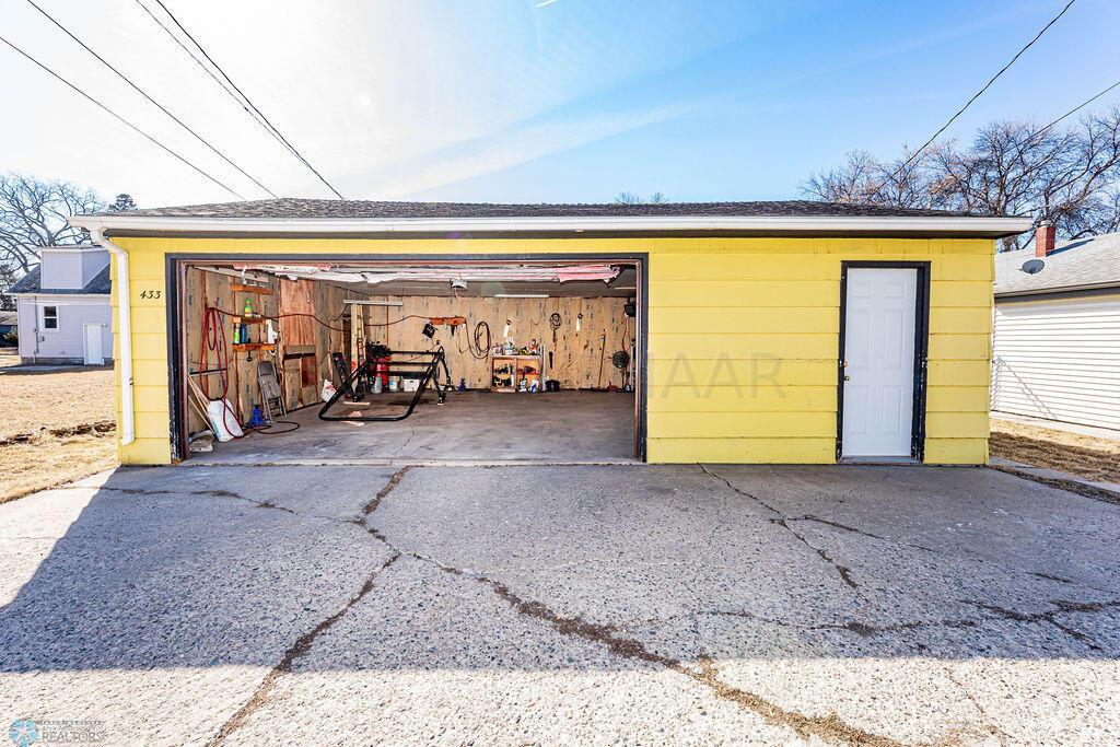 Extra Large 2 + Stall Garage