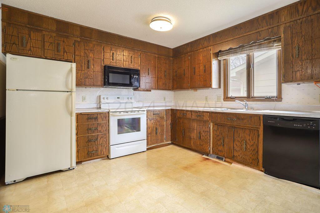 3401 1st St N, Fargo