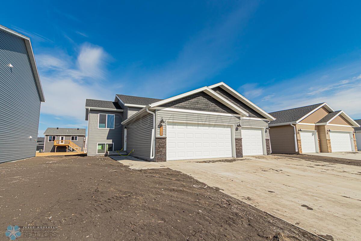 1128 Jill Dr W, West Fargo, ND 58078-26