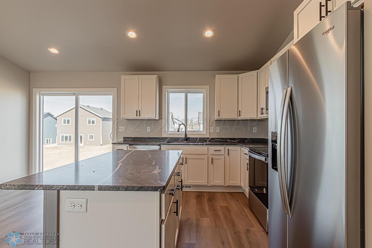 1128 Jill Dr W, West Fargo, ND 58078-08