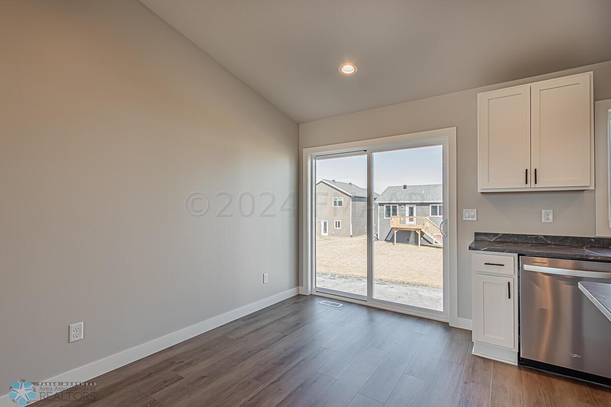 1128 Jill Dr W, West Fargo, ND 58078-09