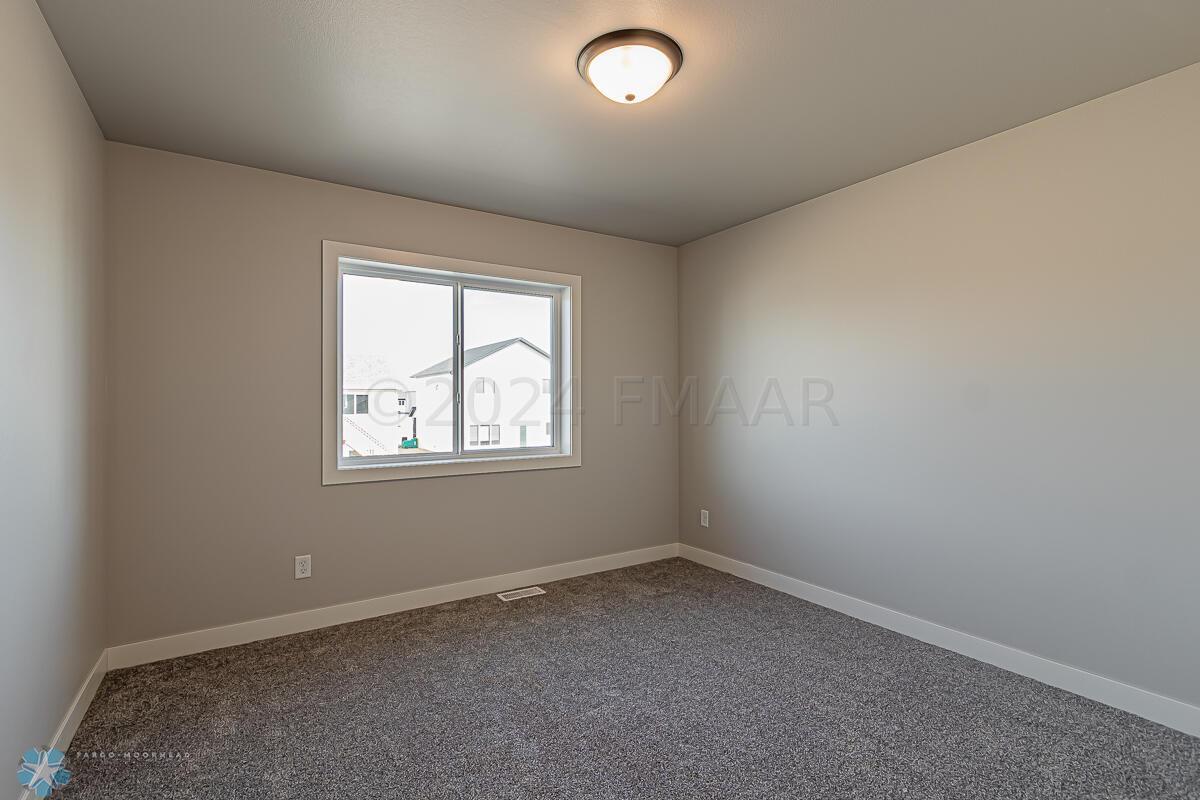 1128 Jill Dr W, West Fargo, ND 58078-12
