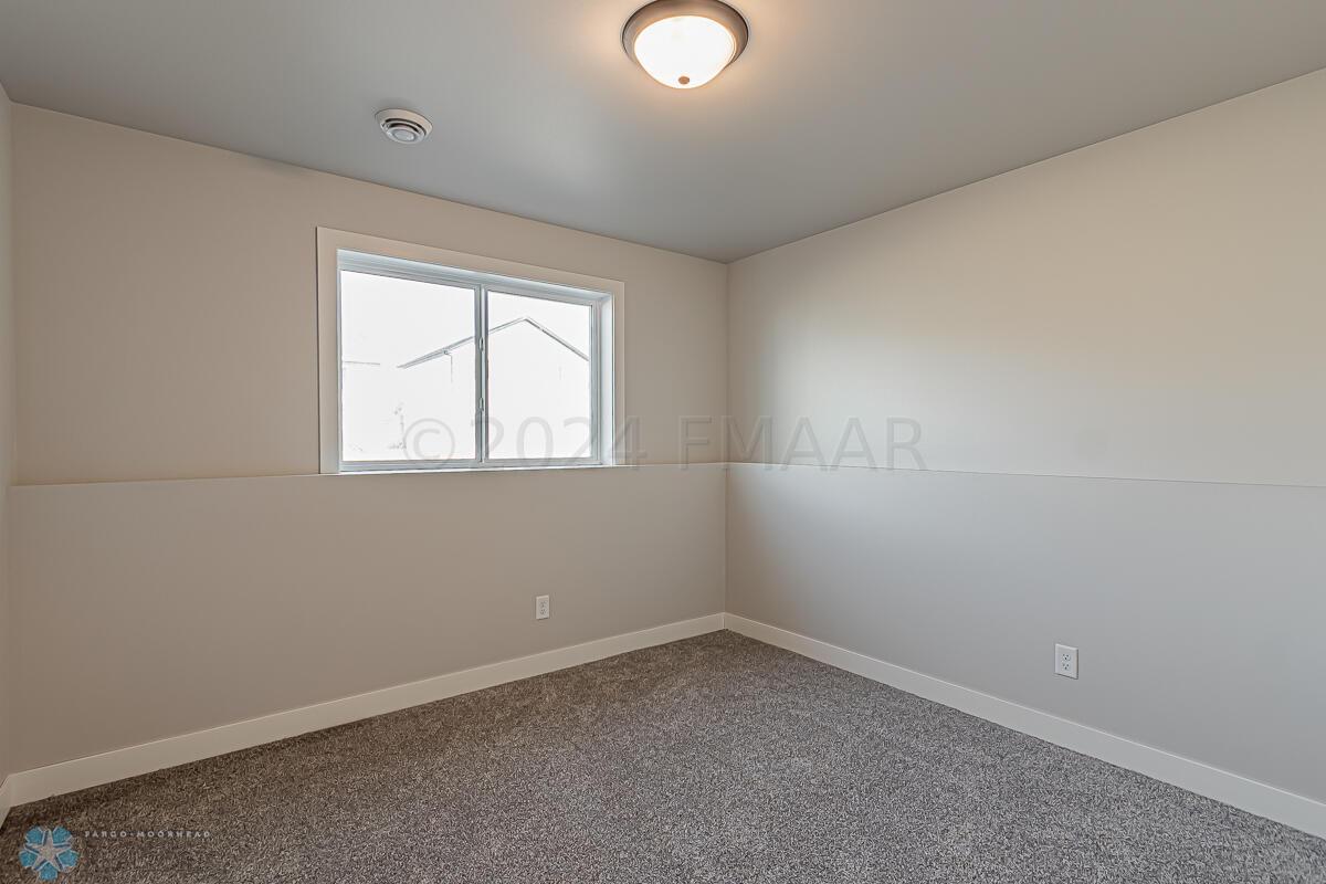 1128 Jill Dr W, West Fargo, ND 58078-20