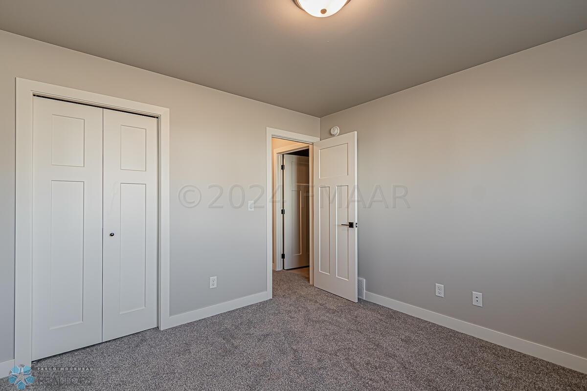 1128 Jill Dr W, West Fargo, ND 58078-21