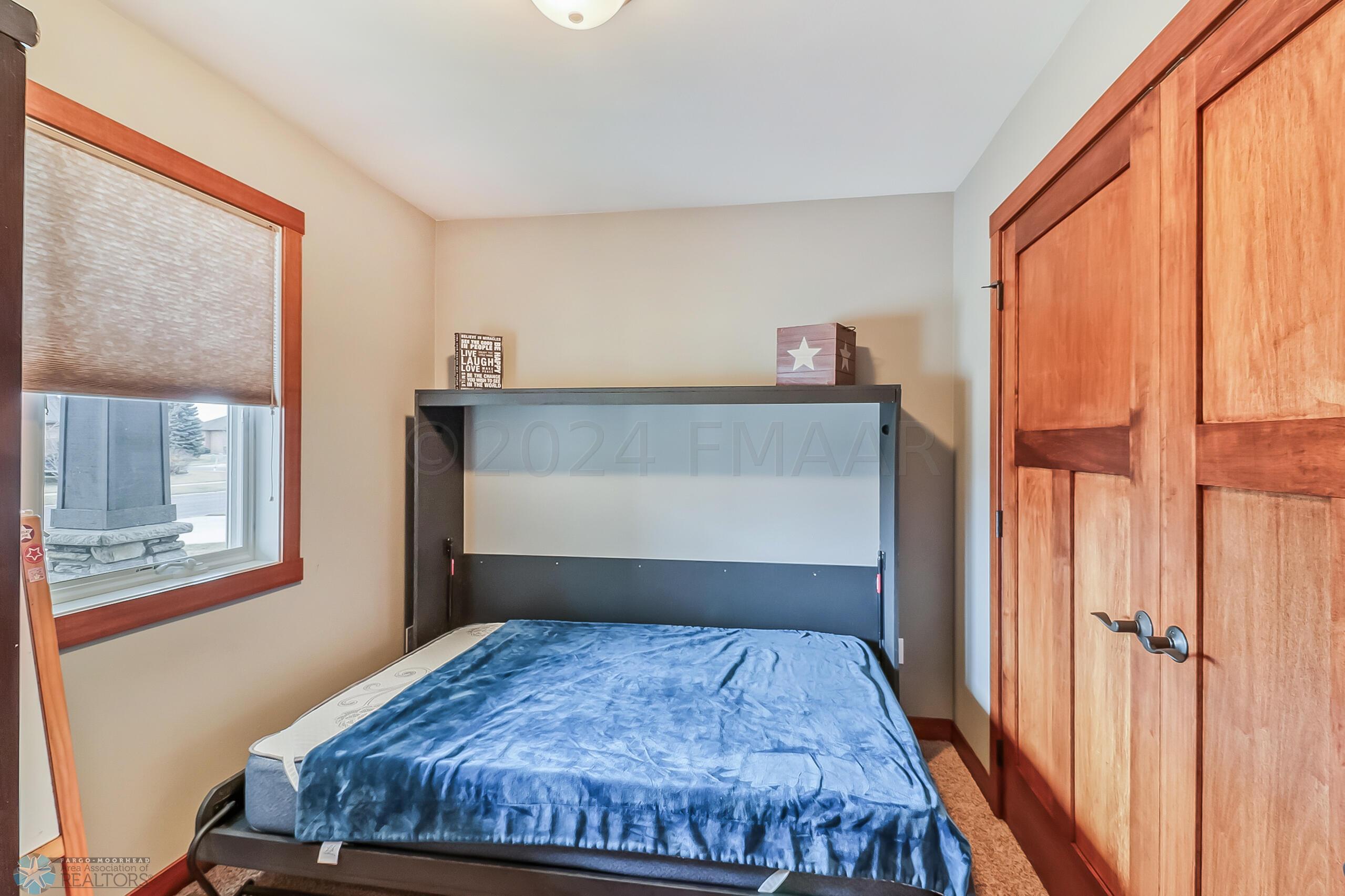 Bedroom3_1_murphy bed