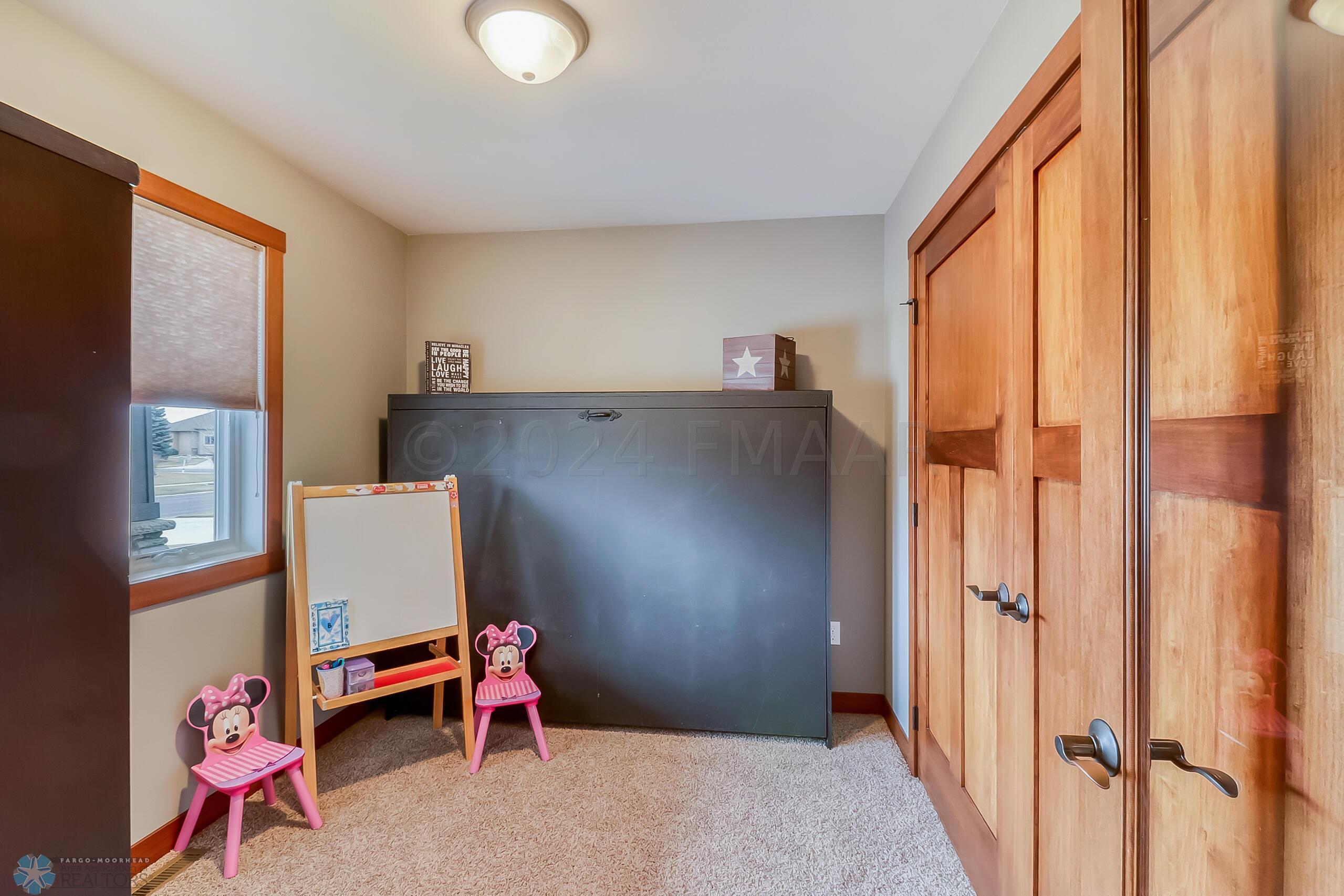 Bedroom3_0_murphy bed